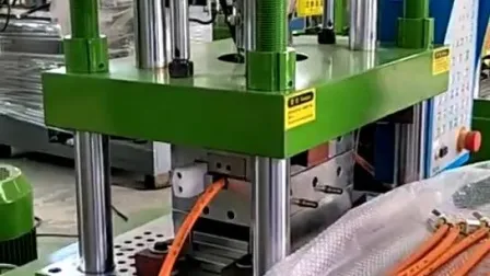 Plugue de alimentação CA DC que faz a máquina vertical de moldagem por injeção de plástico